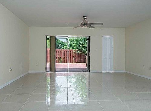 4th image of 1039 NE 210th Ter