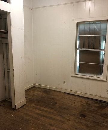 2nd image of 303 Stonewall St