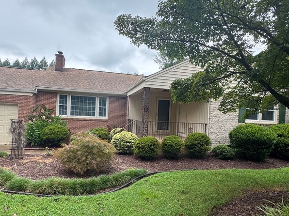 903 Pembroke Rd