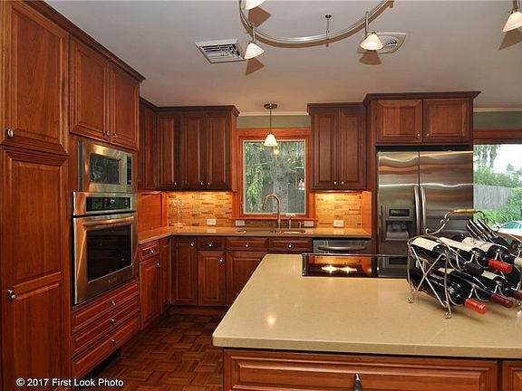 4th image of 35 Oakcrest Dr
