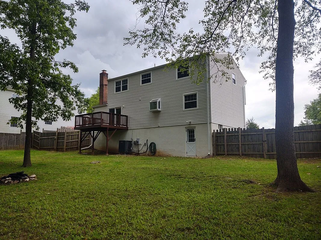 4 bed, 3.0 bath, 2346 sqft, $3,800 — Photo 2