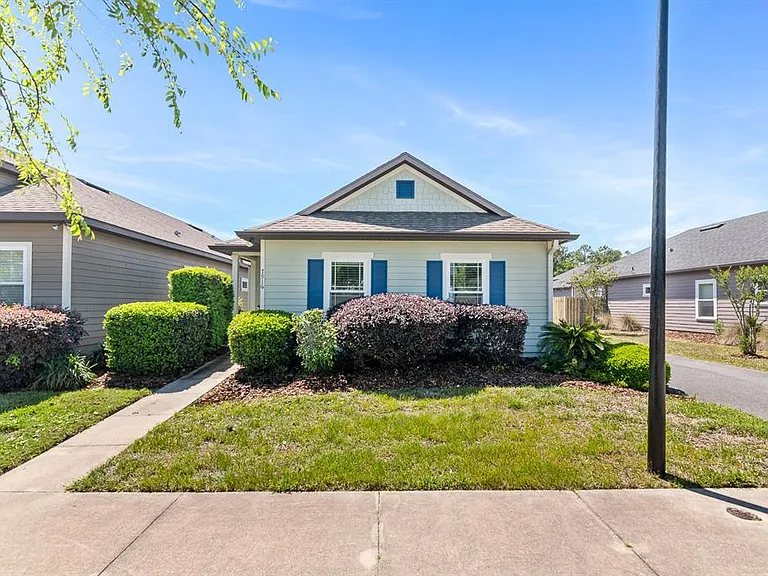 7916 SW 80th Dr — Photo 1
