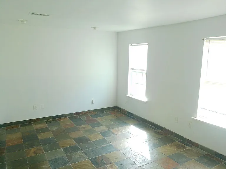 410 Indiana Ave — Photo 10