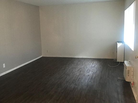 5th image of 17925 Devonshire St #5