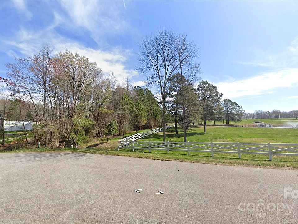 2nd image of 1324 Kensington Ln