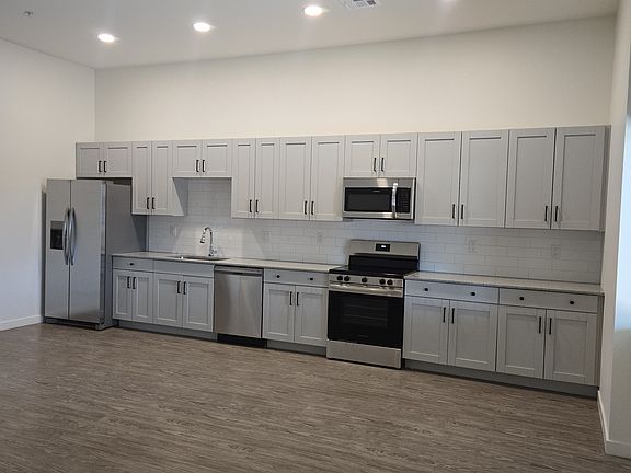 3rd image of 3031 W Northern Ave #2B-2Ba-874Sqft