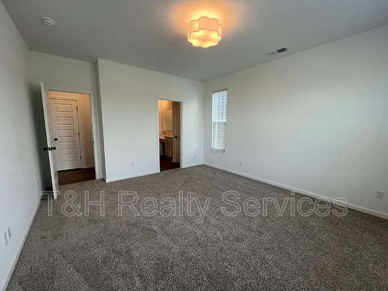9275 Loyola Way — Photo 14