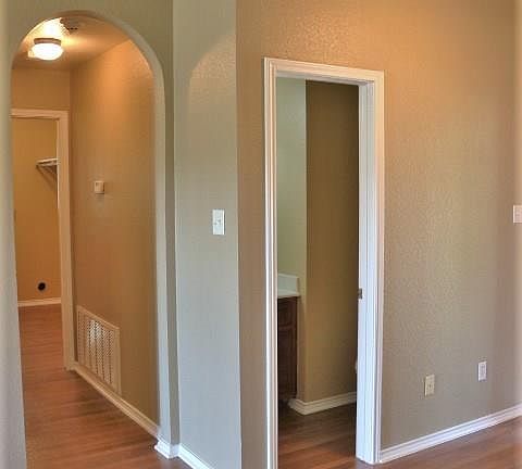 5th image of 2601 Lindsey Dr