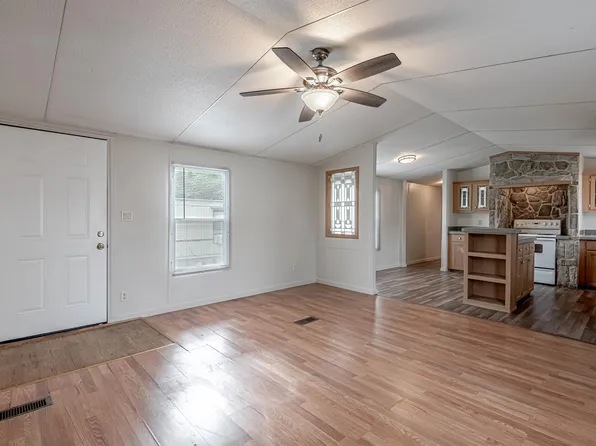 1961 Quality Blvd Trailer 15, Huntsville, TX 77320