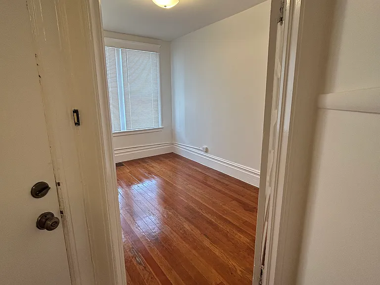 675 Clementina St — Photo 11