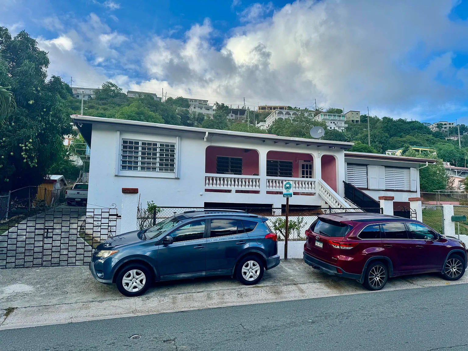 4 bed, $3,200 — Photo 1