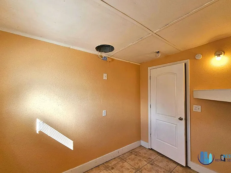 832 N Combee Rd — Photo 14