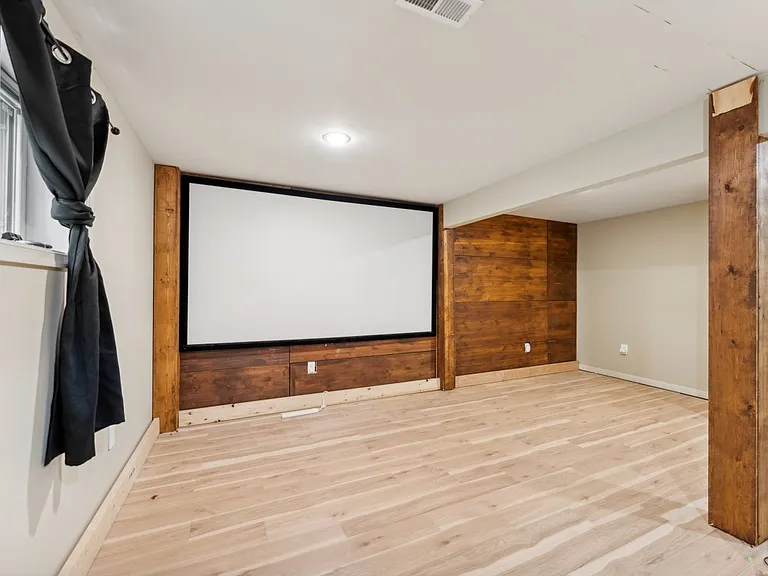 8403 Silverdale Ct — Photo 29
