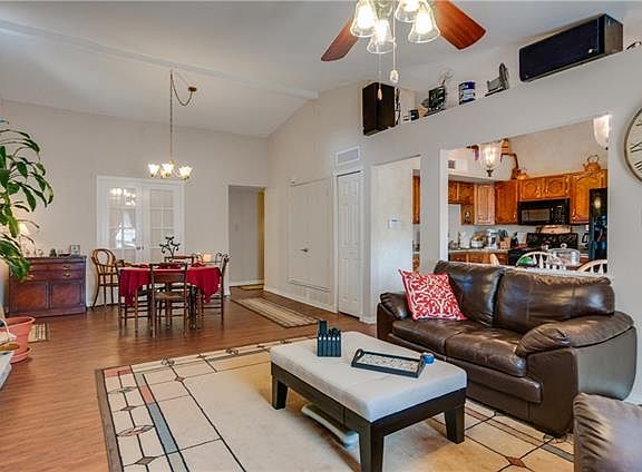 4th image of 2605 Lawndale Ln