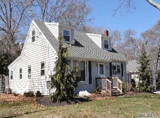 158 Holiday Blvd, Center Moriches, NY 11934