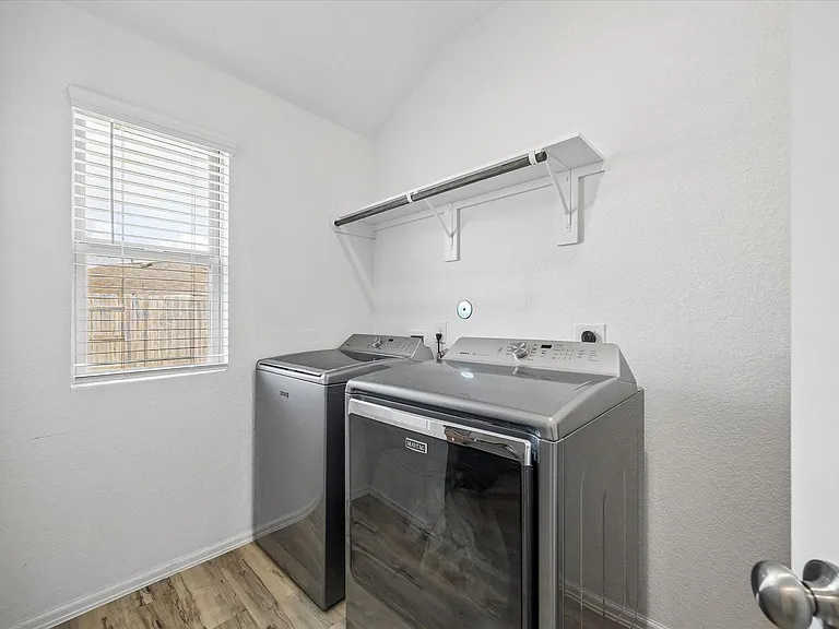 7511 Greenbriar Canyon Ln — Photo 24
