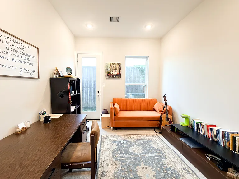 618 Thornton Oaks Ln — Photo 12