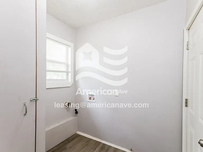 611565_014_laundry_room_14.jpg