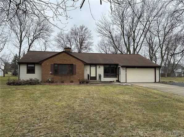 4986 Ledge Ln, Williamsville, NY 14221