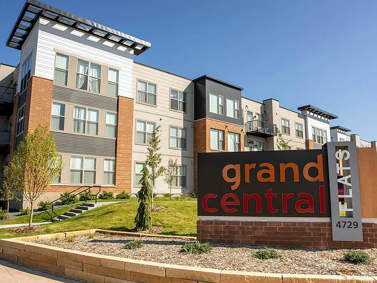 Grand Central Flats — Photo 16