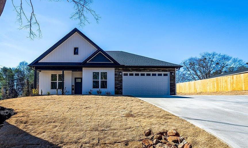 1st image of 106 Blue Springs Dr