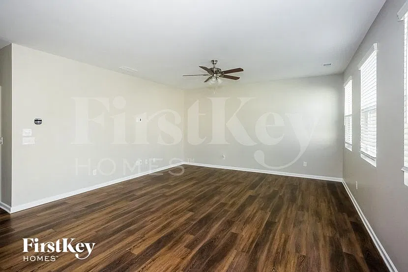 4 bed, 2.5 bath, 2488 sqft, $3,240 — Photo 4