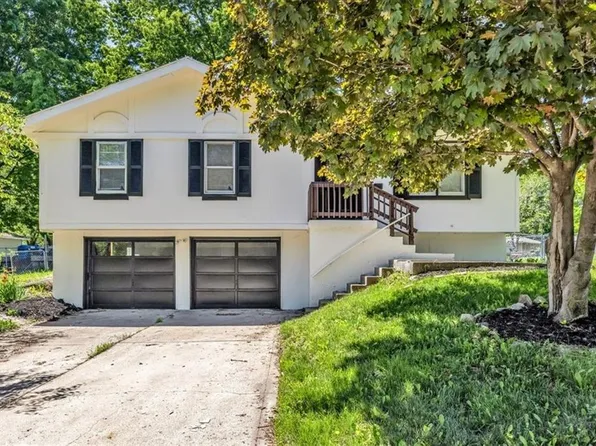 1604 SE Kingsway St, Oak Grove, MO 64075