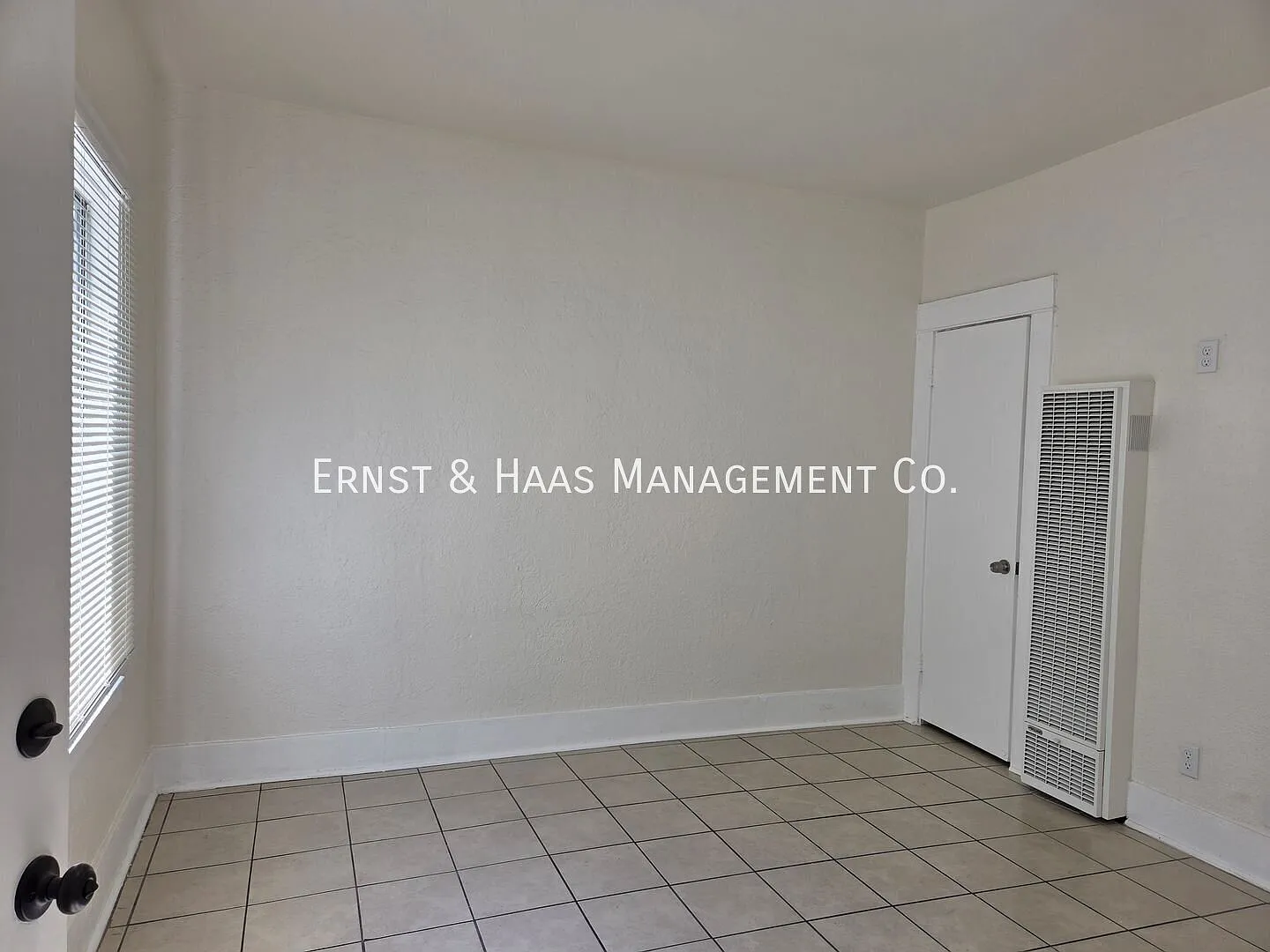 Fantastic Studio Apartment in Gated Building! — Photo 3