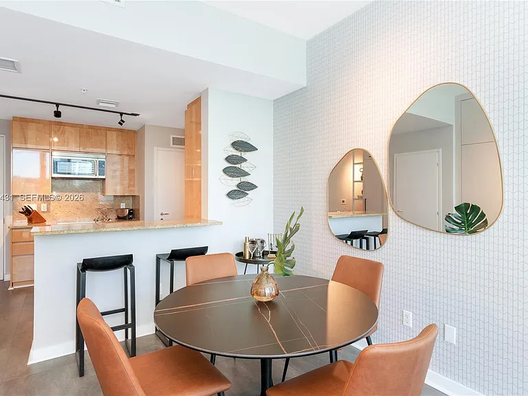 50 S Pointe Dr #609 — Photo 8