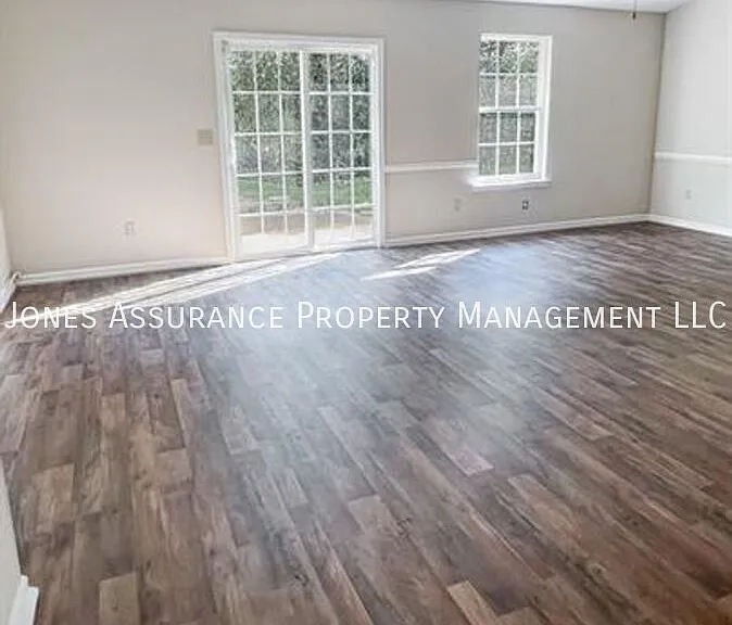 303 Stone Briar Ln — Photo 4
