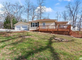 15959 N Lake Rd, Girard, IL 62640