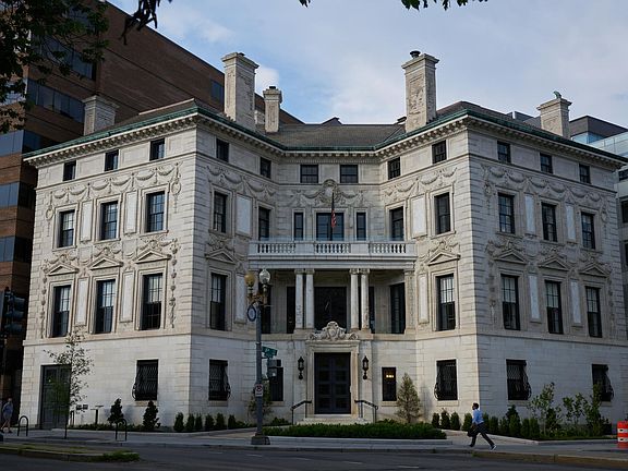 Ampeer, in grand mansion on DuPont Circle