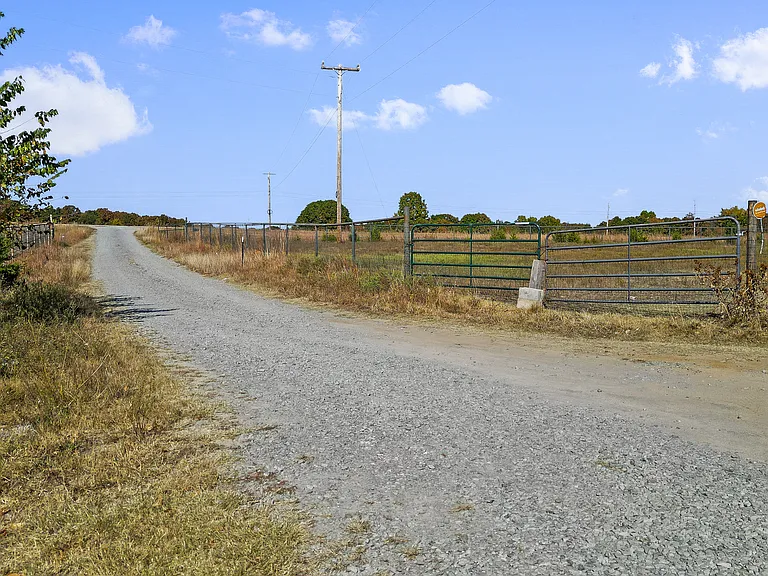 49044 W Highway 66 — Photo 16