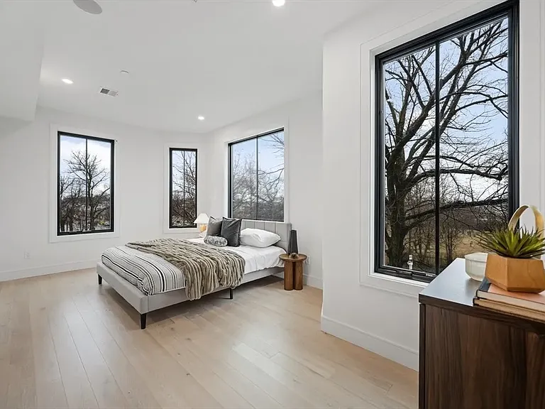 490 Bennington St #7 — Photo 12