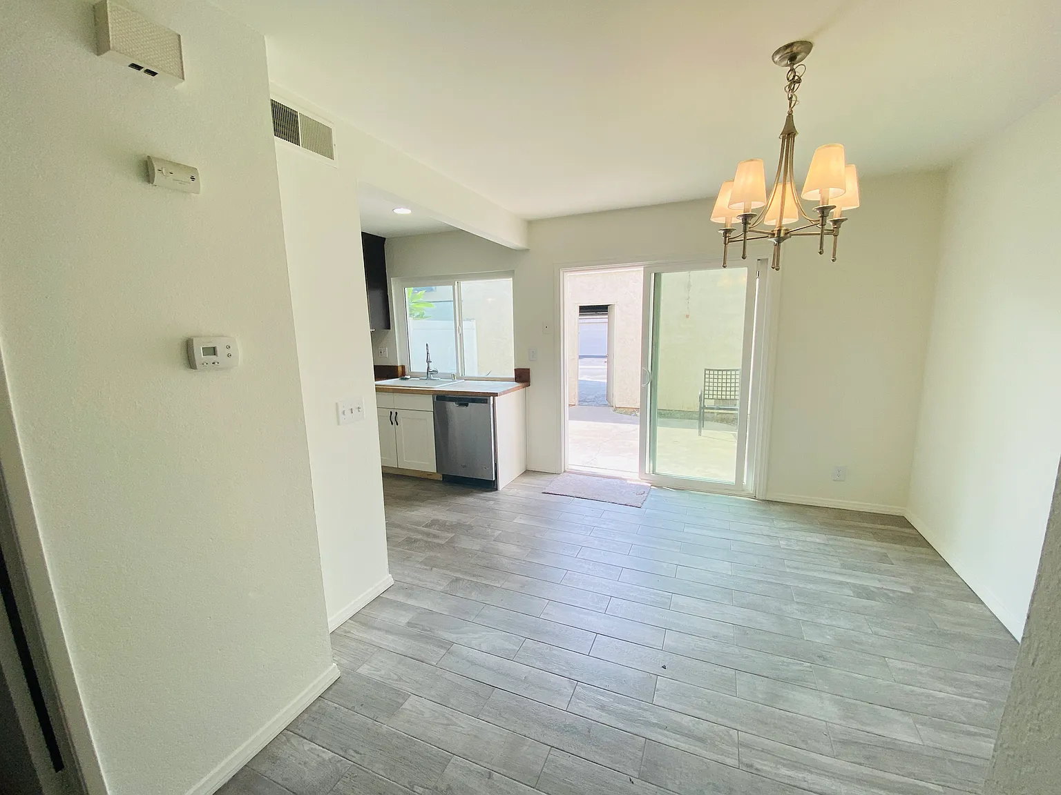 3 bed, 2.5 bath, 1410 sqft, $3,500 — Photo 4