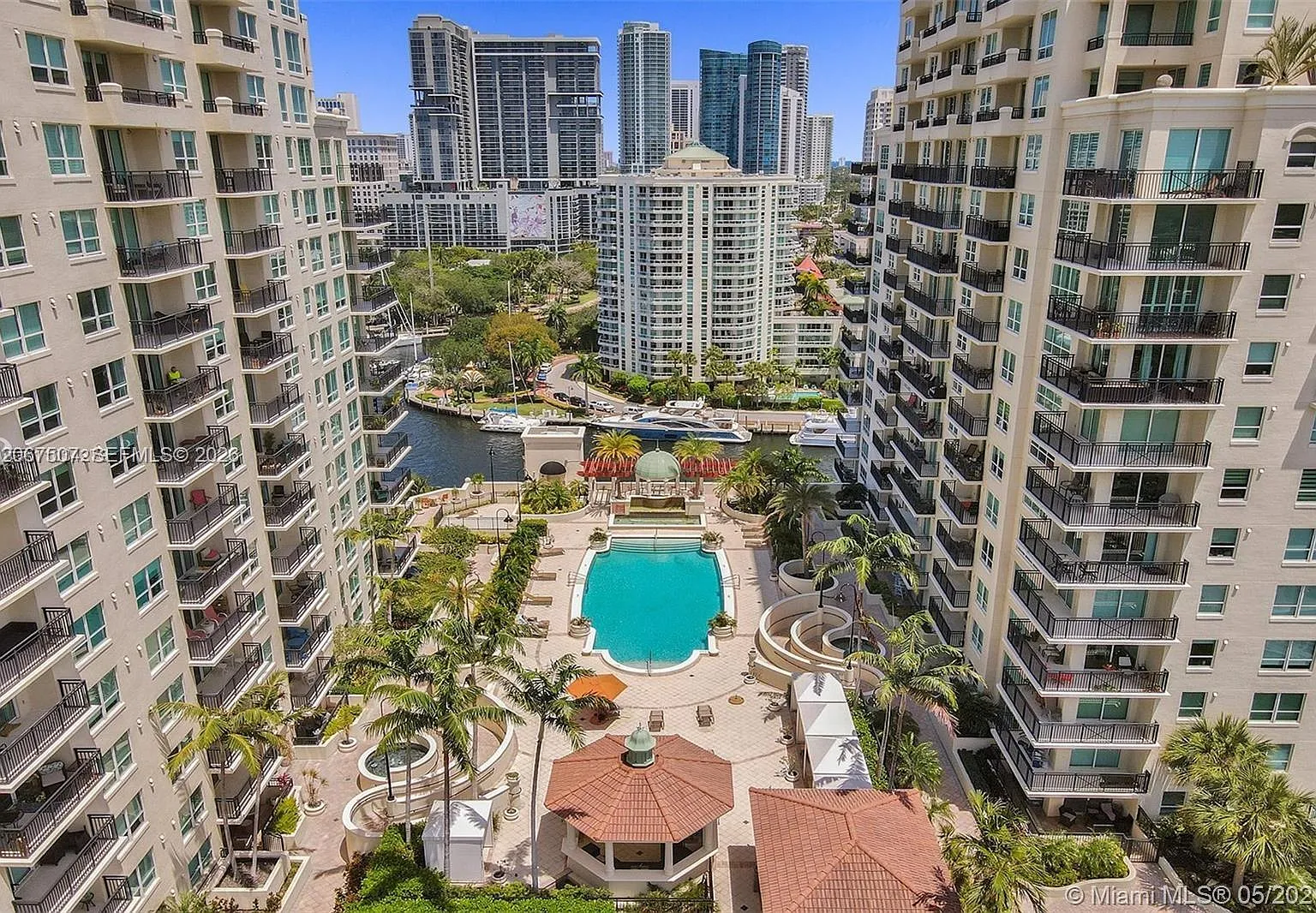 Symphony South Condo — Photo 2