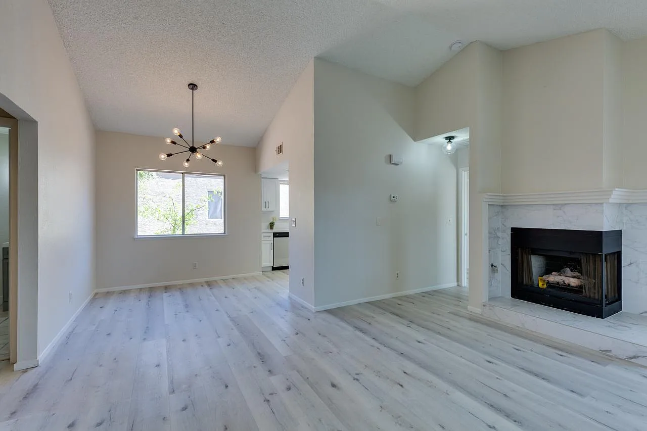 582 Searchlight Dr — Photo 3