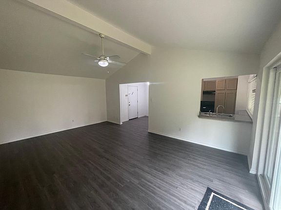 4th image of 701 S Hunters Glen Cir