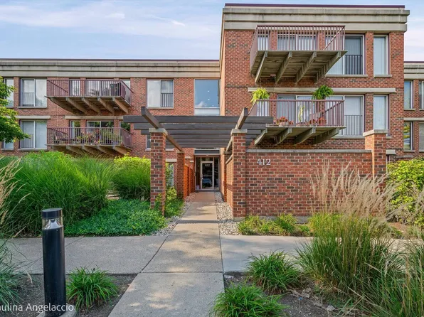 412 Kelburn Rd APT 212, Deerfield, IL 60015
