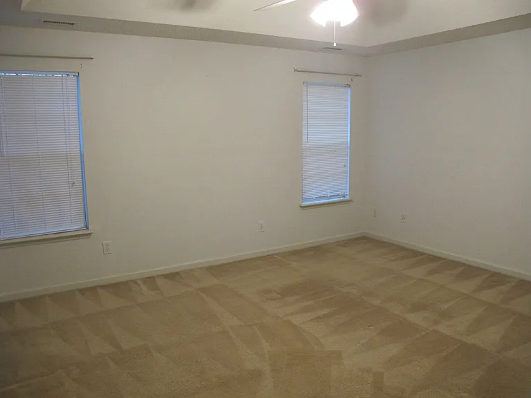 600 Surrey Ln — Photo 21