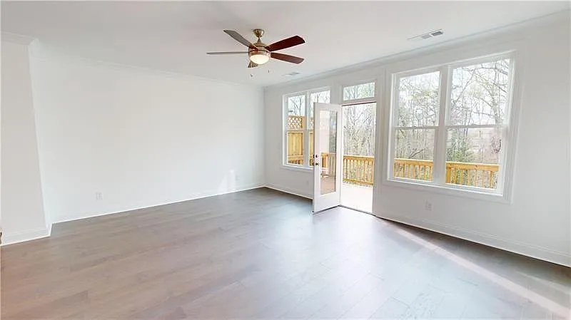 3 bed, 3.5 bath, 2004 sqft, $2,700 — Photo 3
