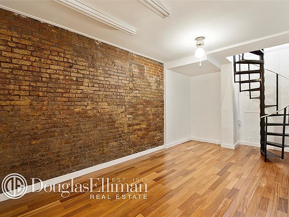 4th image of 118 Suffolk St APT 1A