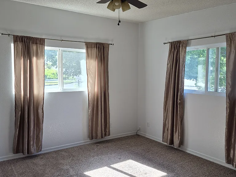 536 N Washington St — Photo 13