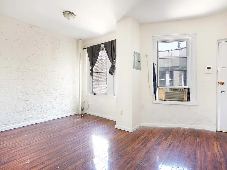 522 E 11th St #23 — Photo 1