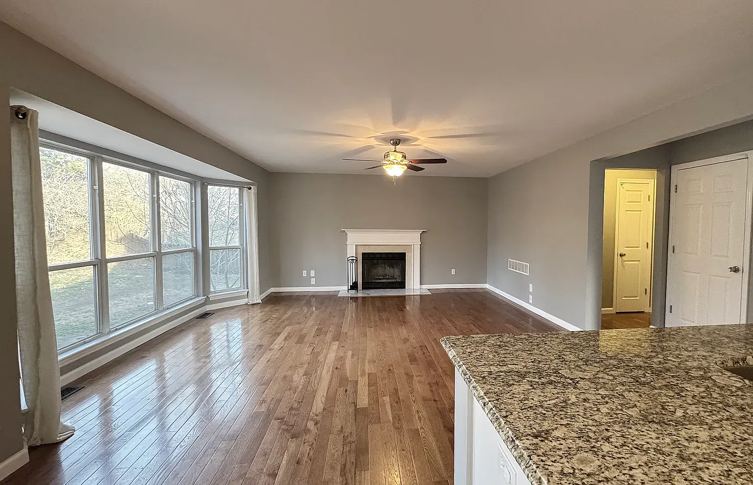 4 bed, 2244 sqft, $2,900 — Photo 3