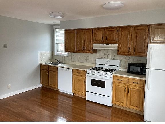 2nd image of 816 McLean Ave Floor 2