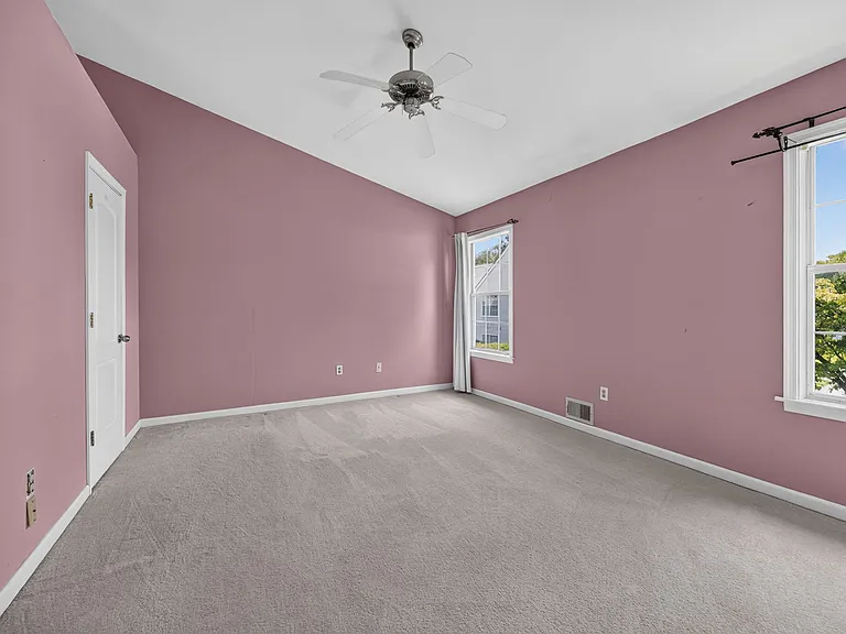 18 Homestead Ln — Photo 8