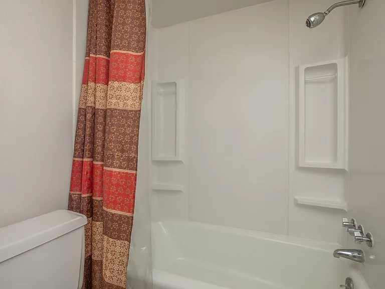 Sunset Pointe — Photo 19