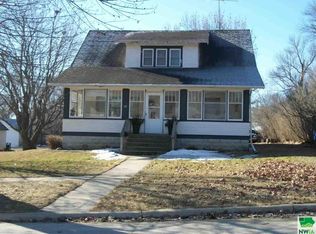 1137 W Cherry St, Cherokee, IA 51012