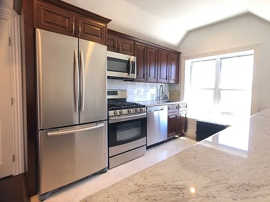 Rented by NY Space Finders Inc. | media 6